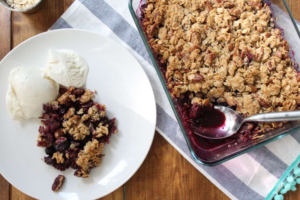 Warm berry crisp