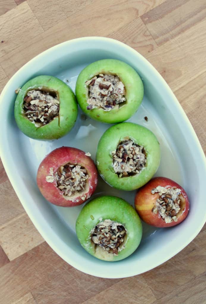 Baked Apples with Cinnamon Crumble Filling