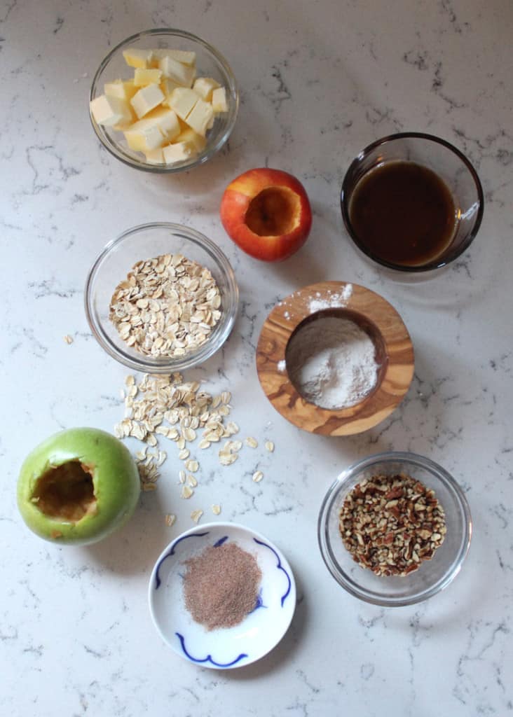 Baked Apples with Cinnamon Crumble Filling