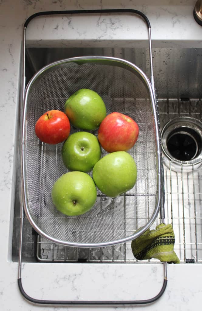 Baked Apples with Cinnamon Crumble Filling