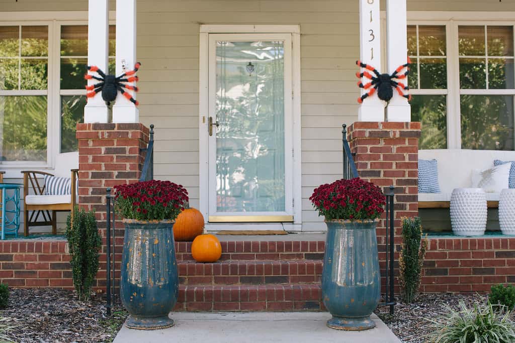 Blogger Stylin' Home Tours 2016: Halloween Decorating On The Cheap