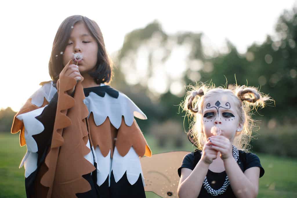 Embracing-The-Magic-of-Halloween-Kid-Style-twinsies