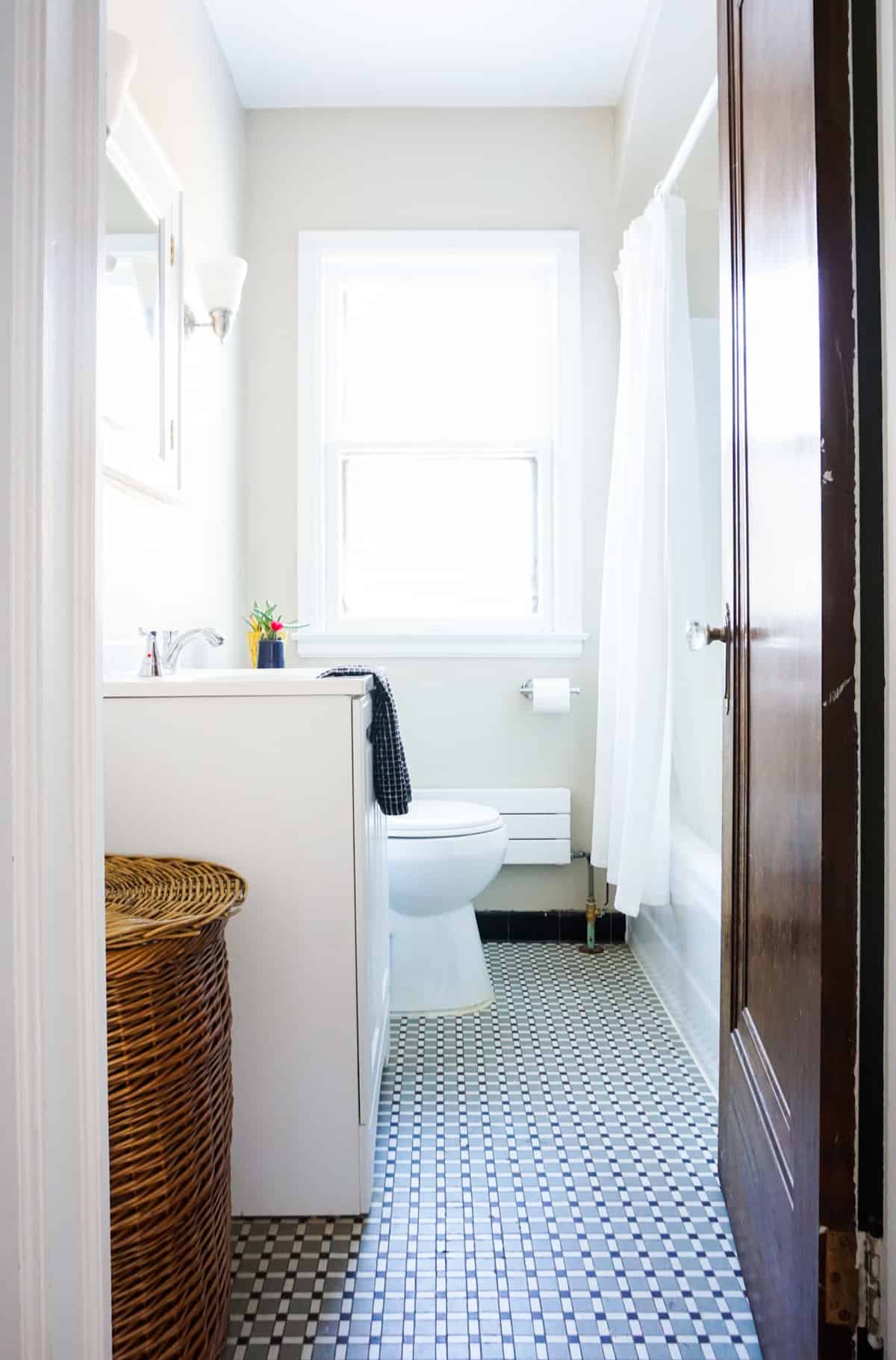 Home of the Month: Sunny Home of Francois et Moi-bathroom