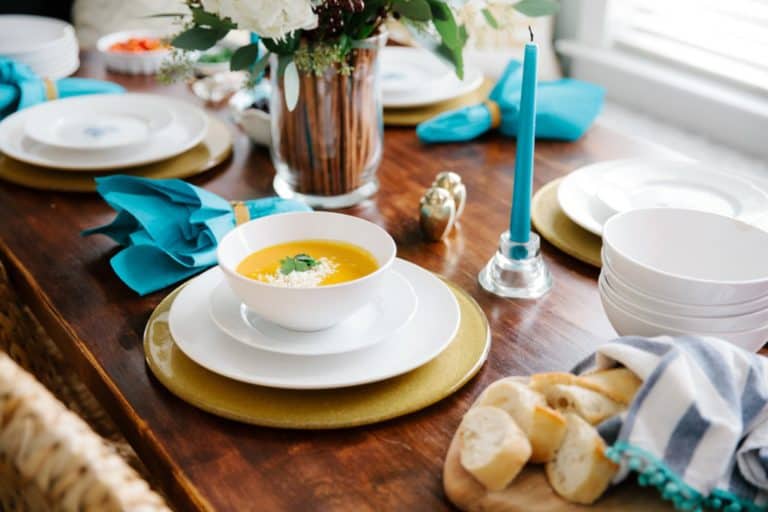 5 Tips For Throwing A Holiday Dinner Party + Recipe