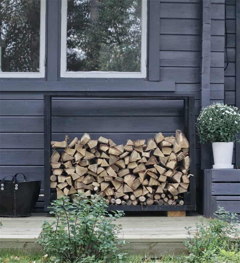 DIY Outdoor Firewood Storage Rack Ideas for a deck