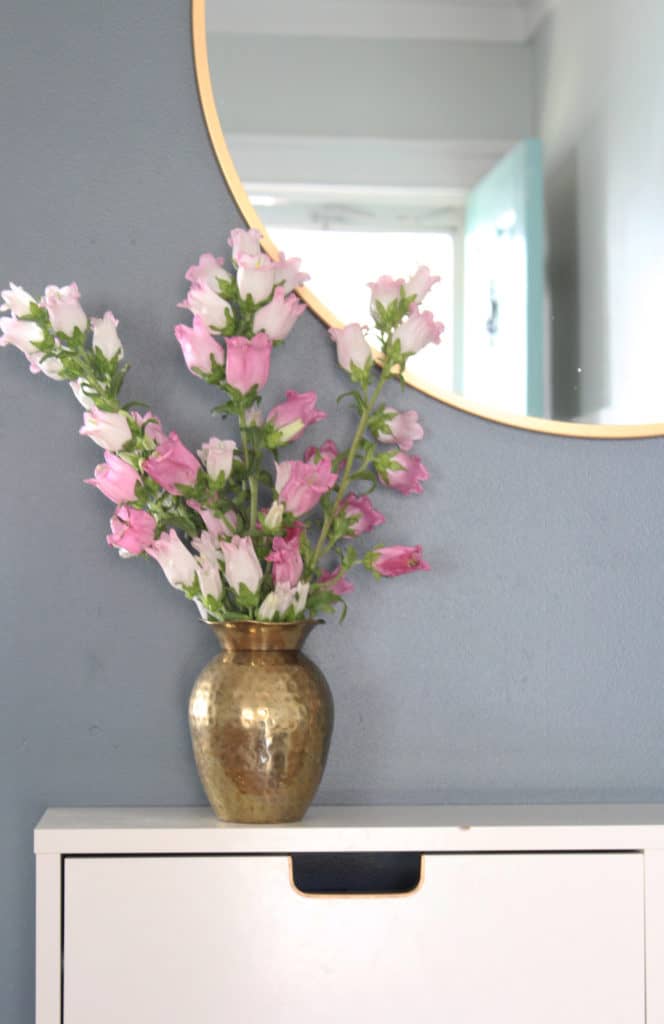 Spring 2018: A Wannabe Minimalist Home Tour entry flowers