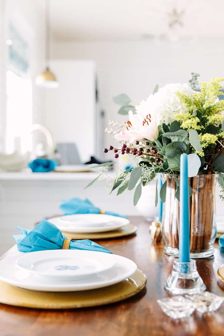Simple Holiday Tabletop Decor Inspiration flowers